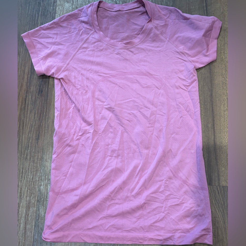 PEONY PINK SHORT SLEEVE SWIFTLY TECH 🩷 size 8